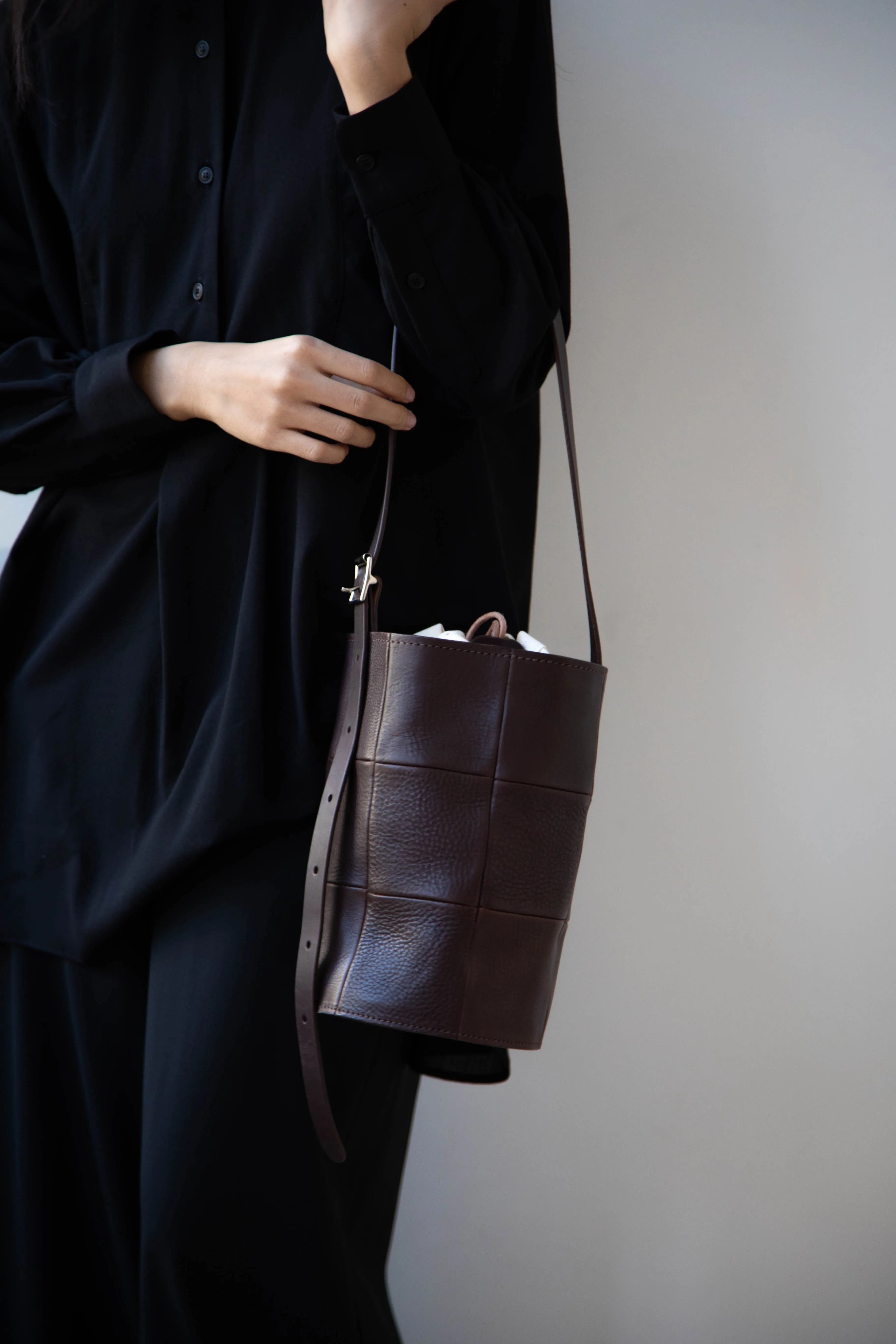 Cawley | Leather Bucket Bag in Chocolate