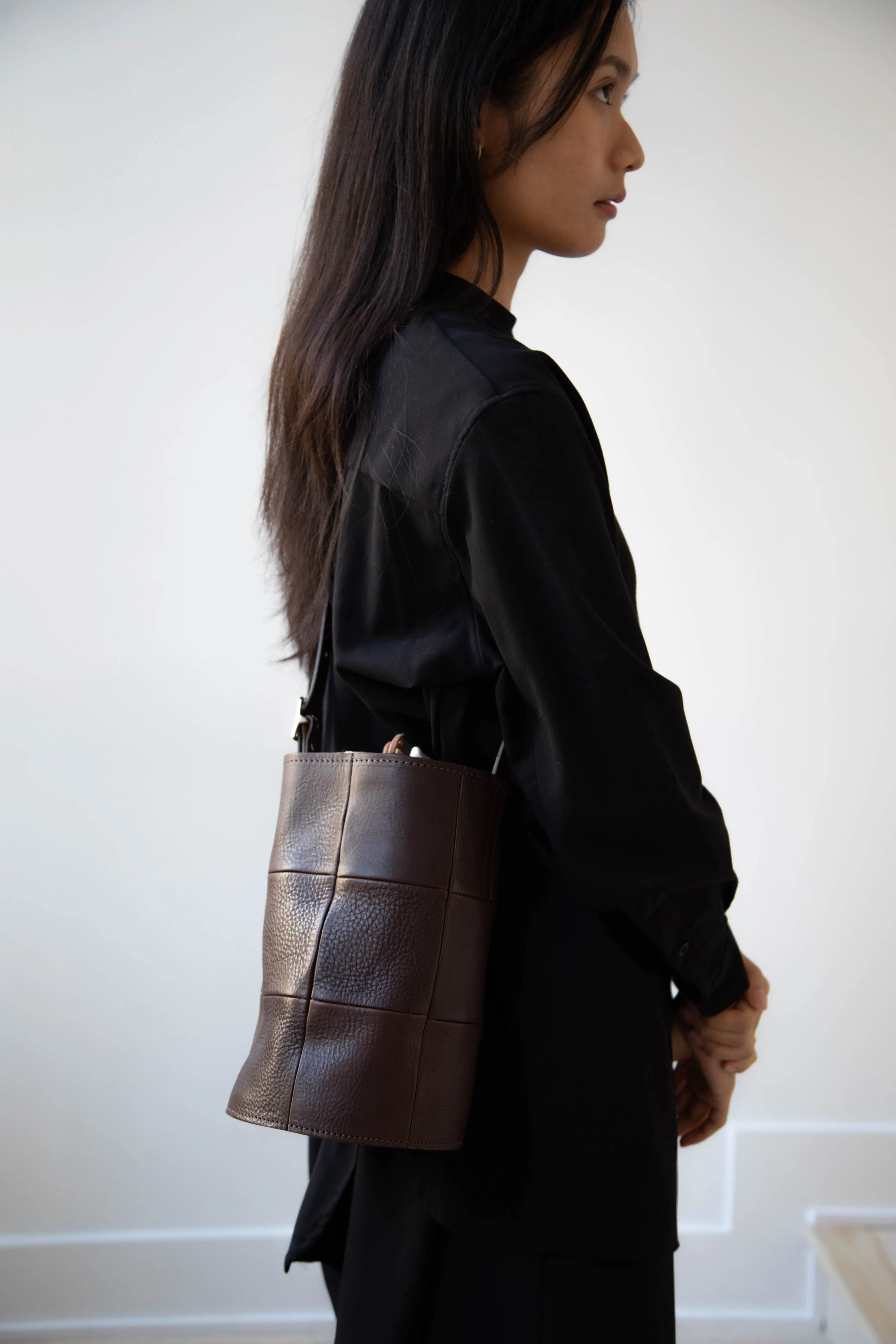 Cawley | Leather Bucket Bag in Chocolate