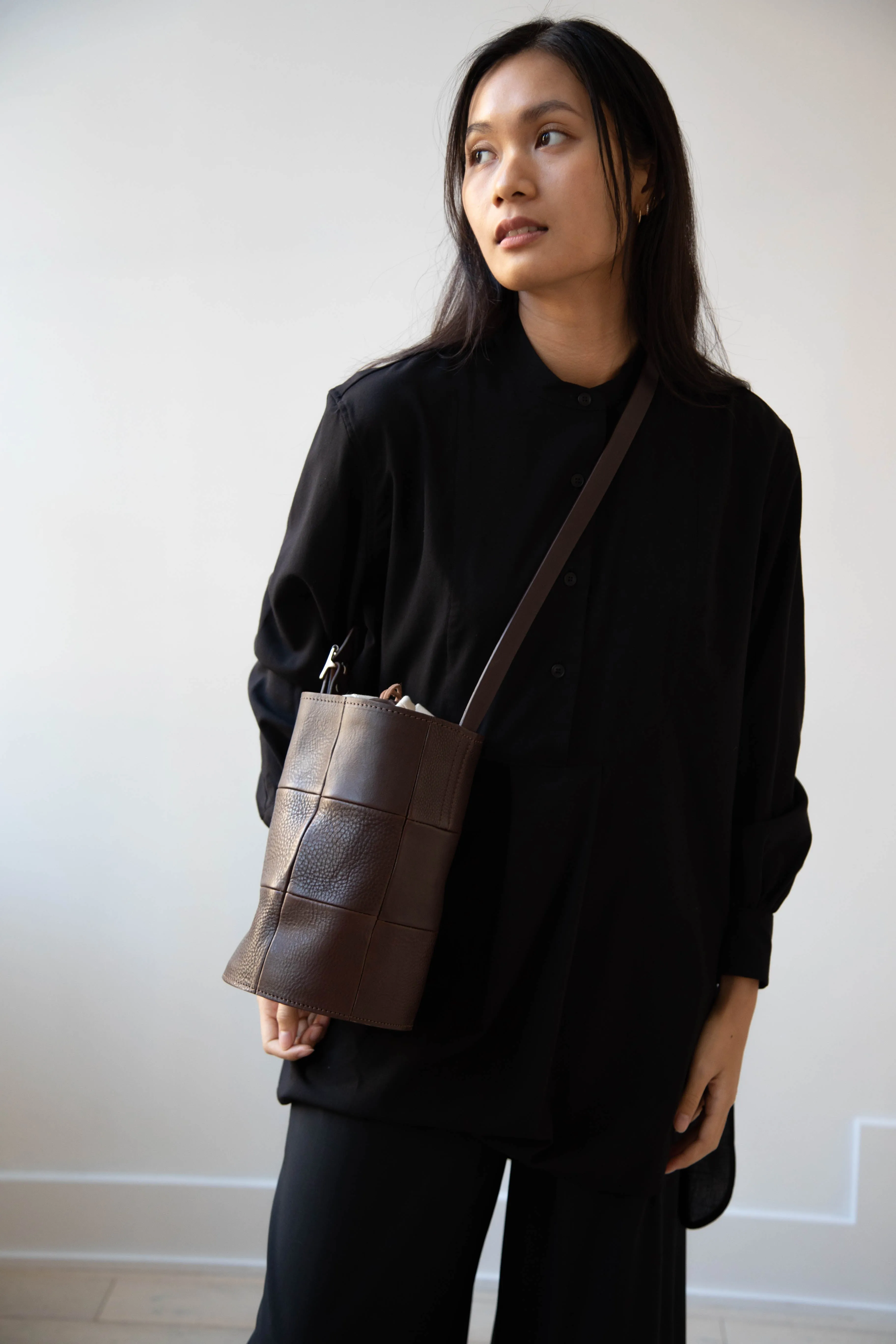 Cawley | Leather Bucket Bag in Chocolate