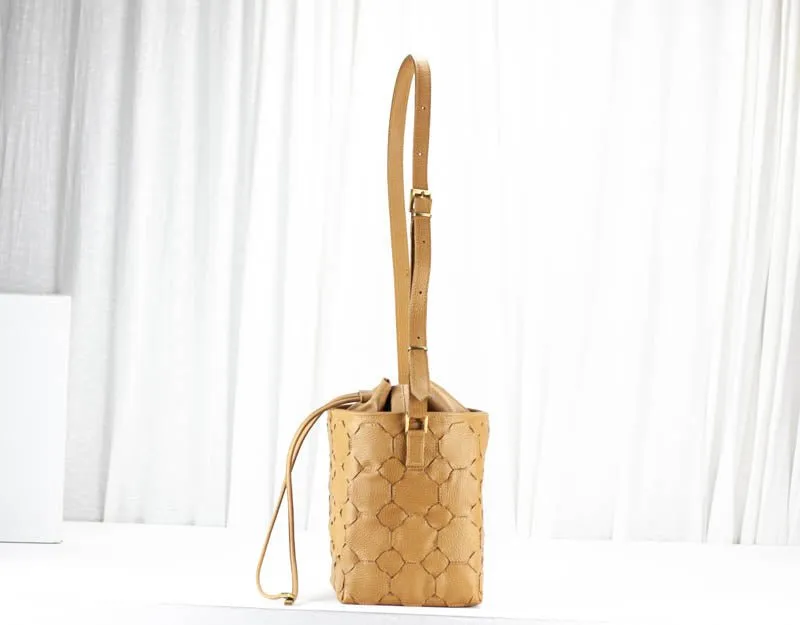 Helon bucket bag - Handwoven caramel leather