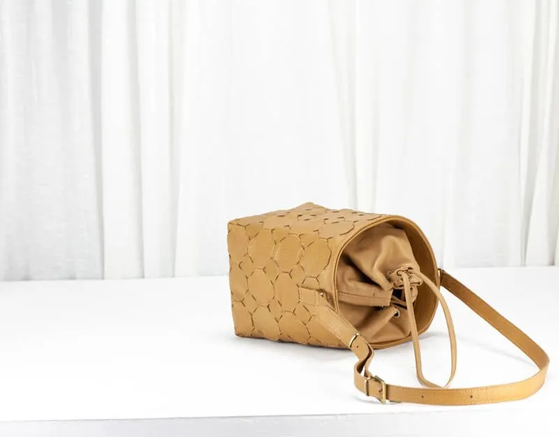 Helon bucket bag - Handwoven caramel leather