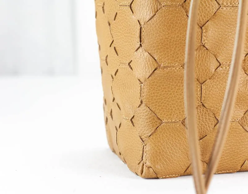 Helon bucket bag - Handwoven caramel leather