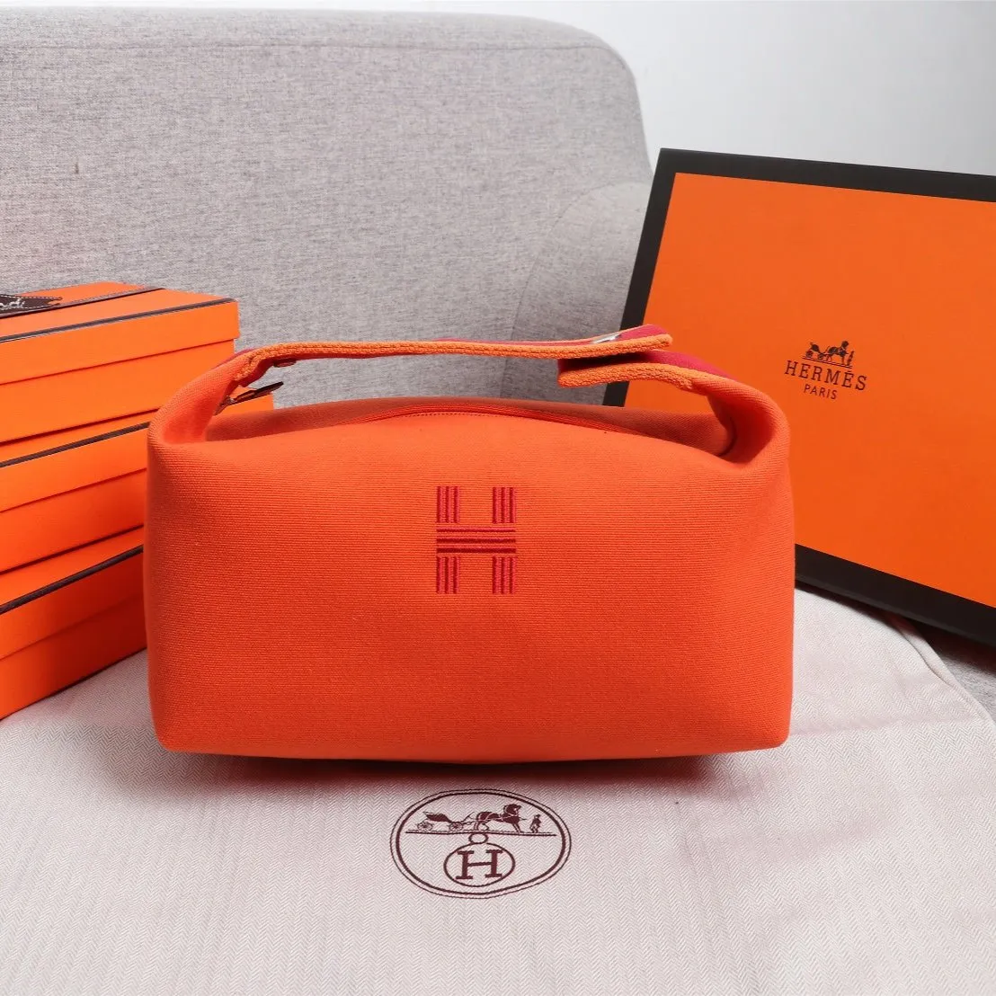 HM BRIDE-A-BRAC 21 ORANGE CANVAS