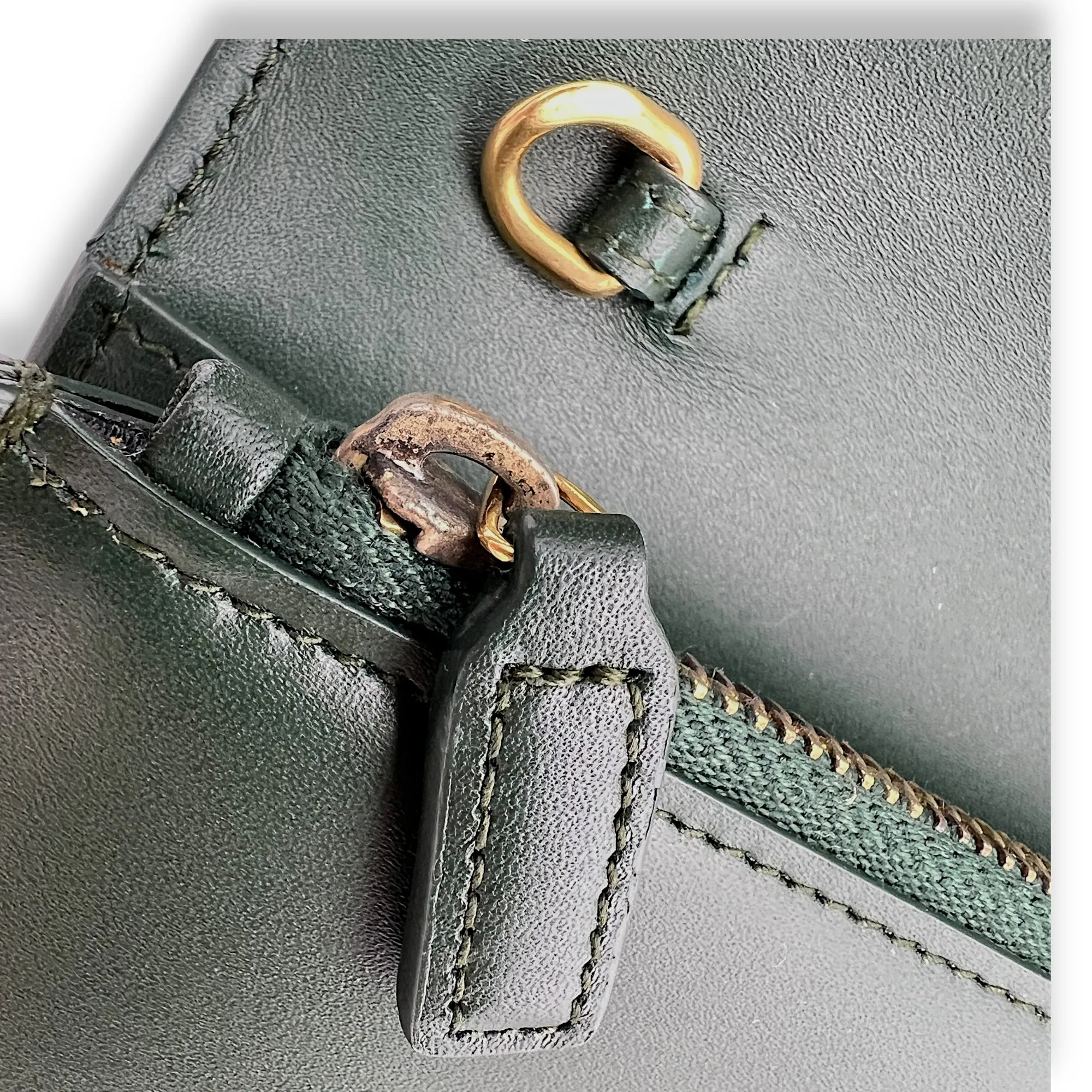 Kate Wallet On Chain Green in Calfskin, Gold hardware