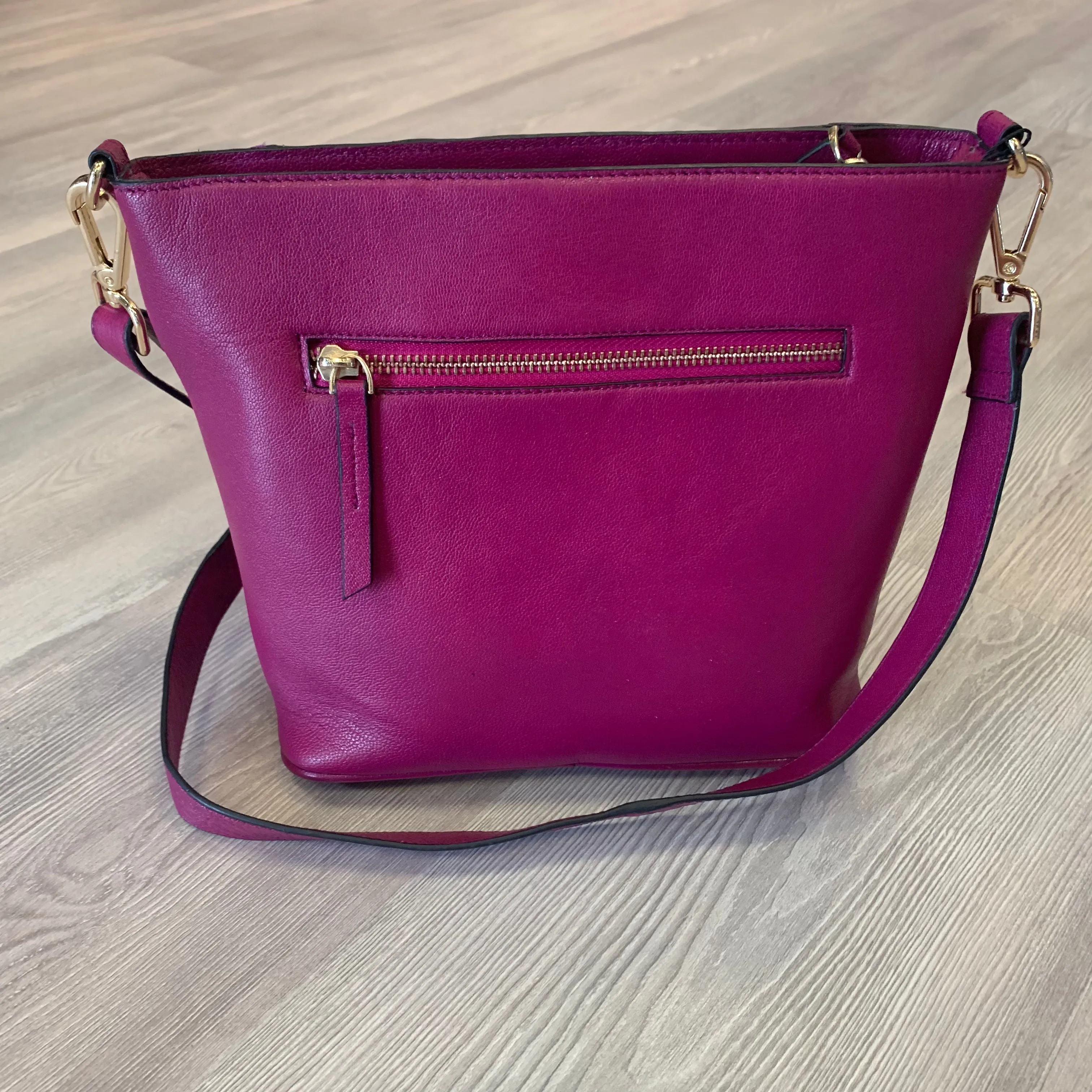 ORCHID LEATHER BUCKET BAG