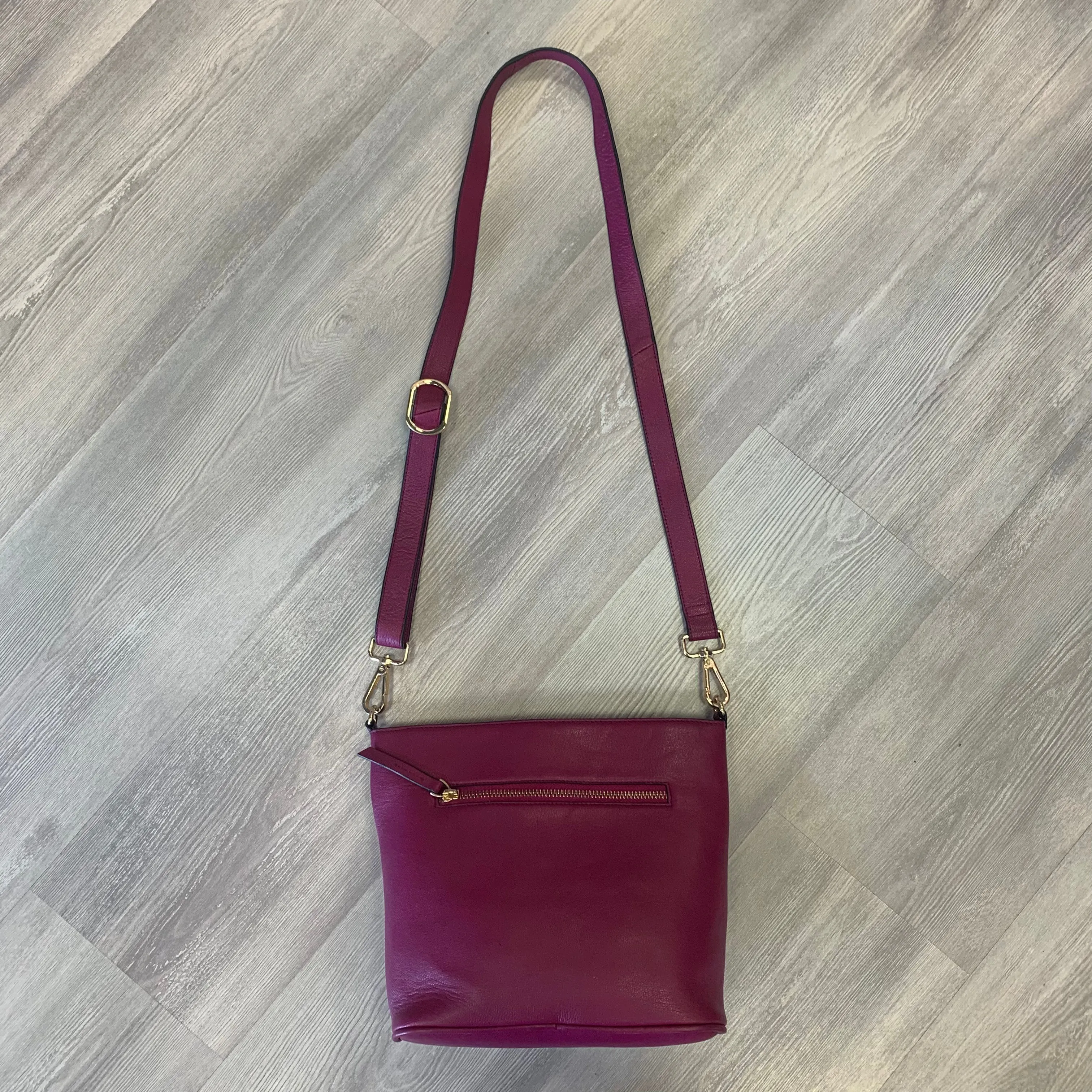 ORCHID LEATHER BUCKET BAG