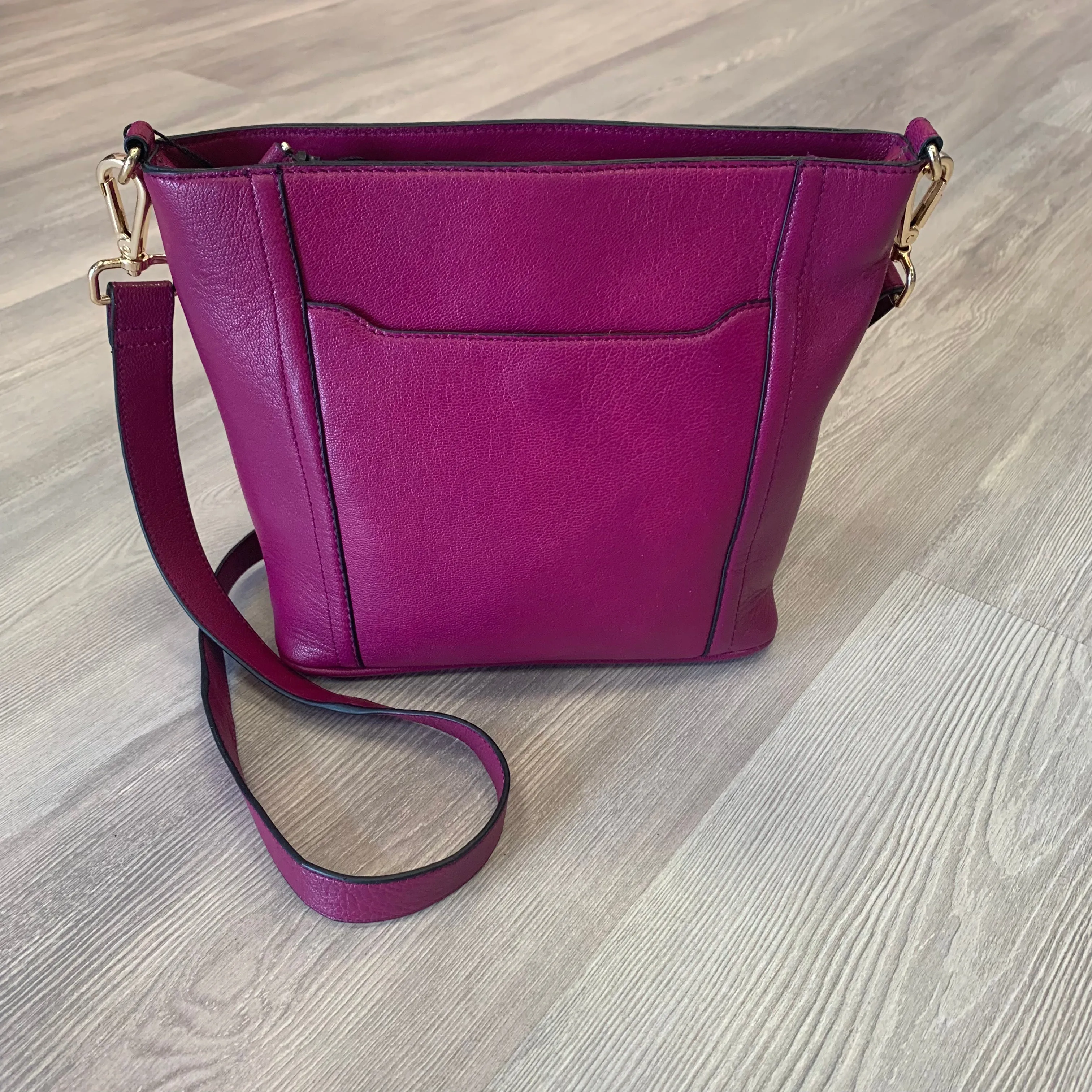 ORCHID LEATHER BUCKET BAG